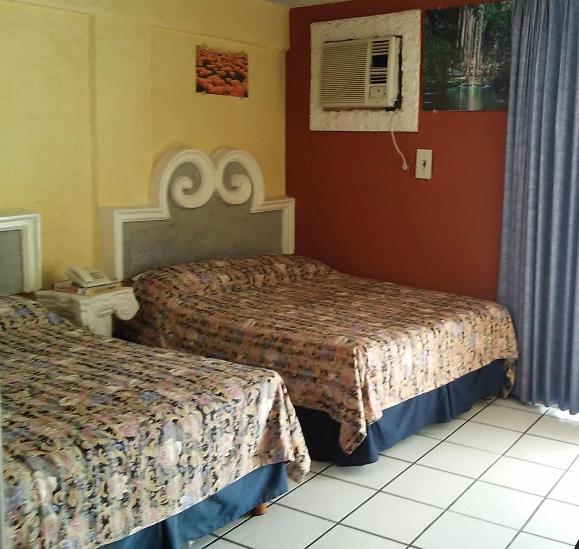 Hotel Suites Elia Noemi Мерида Екстериор снимка